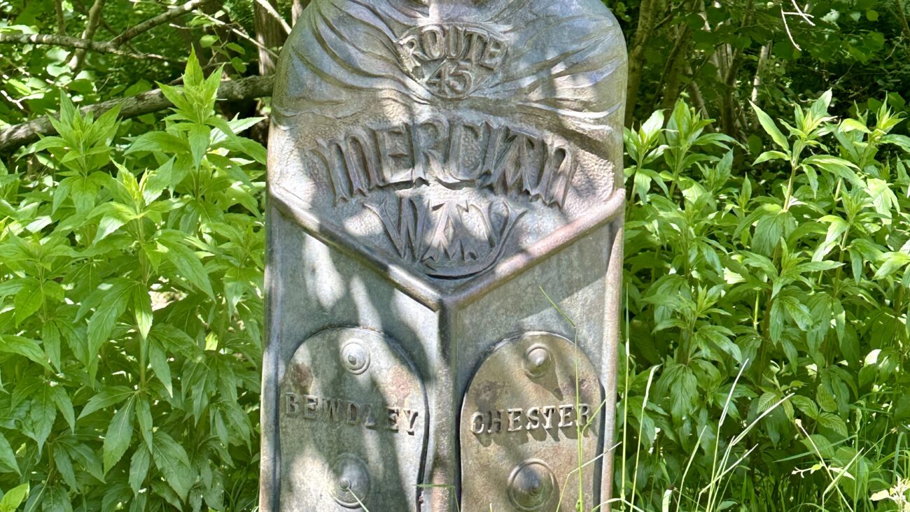 An unusual Knight makes a signpost to Bewdley